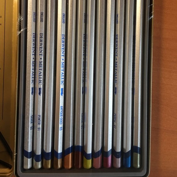 4 sets of Metallic marker and pencil crayon ALL NEW !! - Picture 6 of 7